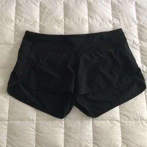 Classic Lululemon Black Speed Up Short 2.5
